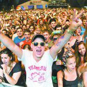 Riesenparty mit viel Musik am Alten Rhein