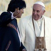 Kokablätter für Papst bei Ankunft in Bolivien