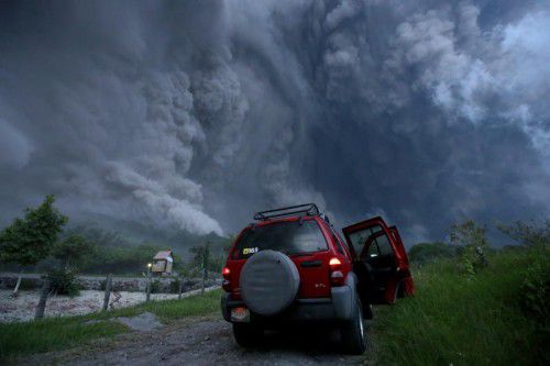 Kilometerhohe Aschewolken in Mexiko-Stadt. Fotos: AP