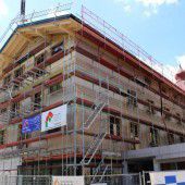 Kirchdorf 137 in Damüls feiert Dachgleiche