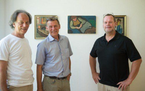 Hermann und Lukas Fetz, Söhne des Künstlers Leopold Fetz, mit Kurator Thomas Schiretz.  Foto: B. Rhomberg