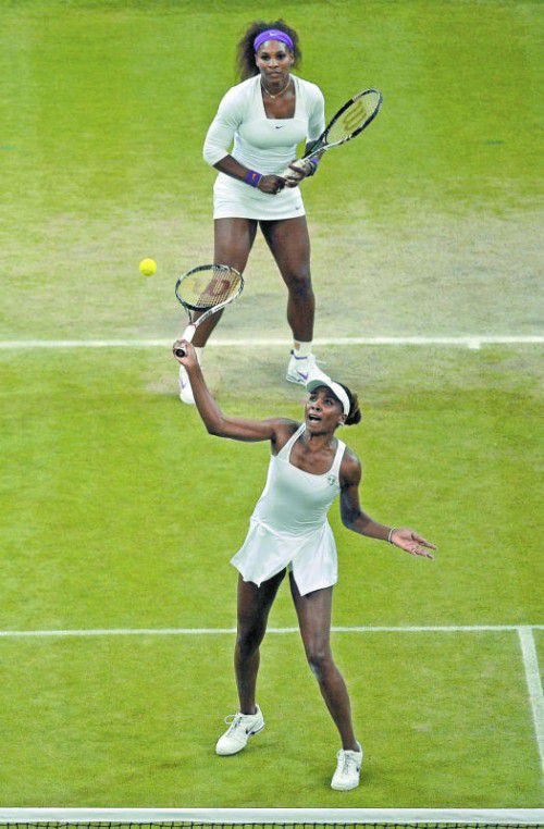 Heute nicht miteinander, sondern gegeneinander: Venus (vorne) und Serena Williams. Foto: Reuters