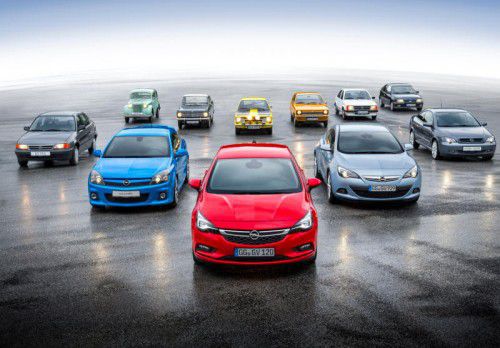 Im Herbst kommt der neue Astra: Dieses Foto zeigt seine elf Vorgänger.