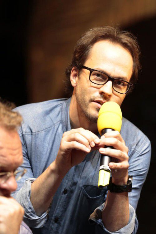 Johannes Debus dirigiert „Hoffmanns Erzählungen“.