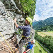 Gut gesichert auch durch die steilsten Felswände