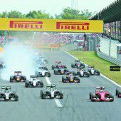 Vettel düpierte die Silberpfeile