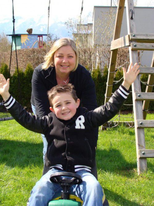 Nicola Lins und ihr Sohn Nino verstehen sich gut und machen, was möglich ist, gemeinsam. Foto: Privat