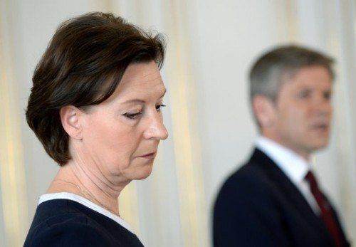 Niessl (SPÖ) und Pröll (ÖVP) verließen Arbeitsgruppe: Heinisch-Hosek (SPÖ) will Schaden begrenzen.  APA