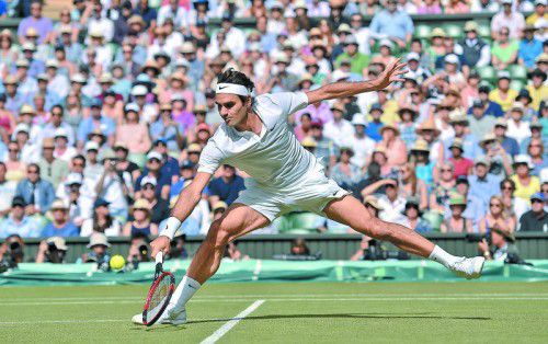 Roger Federer stürmte mit einer Galavorstellung gegen Andy Murray ins Wimbledon-Finale. Foto: ap