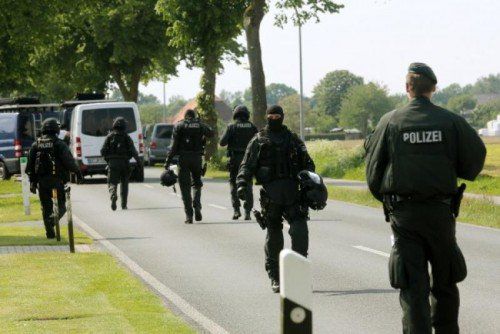 Spezialeinsatzkräfte der deutschen Polizei nahmen die verdächtigen Männer aus Kalabrien fest.  Foto: dpa  