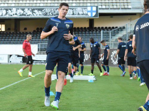 Das Abschlusstraining im EM-Stadion Estádio Dom Afonso Henriques. Andi Lienhart (Bild) und Co. sind für das Rückspiel gerüstet.