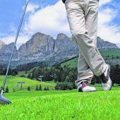 Golfen am Fuße der Dolomiten