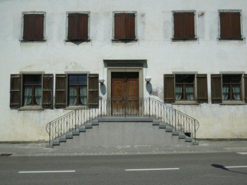 Die Außentreppe erstrahlt seit Kurzem in neuem Glanz.