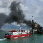 Jacht geht im Hafen von Konstanz in Flammen auf