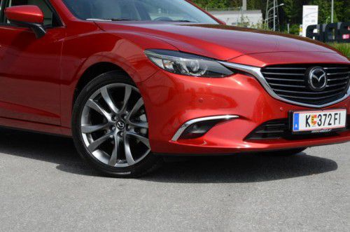 Eindruck: Das Mazda-Flaggschiff bietet viel Auto für einen im Vergleich zu Premium-Anbietern kleinen Preis. Allradantrieb hebt den Sport Combi im Non-Premium-Segment von vielen Mitbewerbern ab. Schwächen leistet sich der Mazda6 kaum.