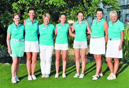 Freuen sich über den Aufstieg: Rankweils Golf-Damen Regine Bolter, Ingrid Schneider, Sandra Schaller, Kristina Kopf, Julia Jäger, Franziska Nitschmann und Maria Seer.