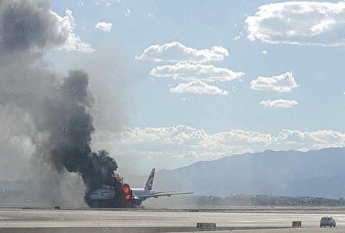 157 Passagiere befanden sich an Bord der Boeing 777-200. Die Feuerwehr hat die Maschine innerhalb von Minuten evakuiert.