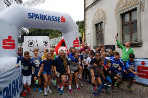 170 Läufer flitzten am Samstag durch Feldkirch.