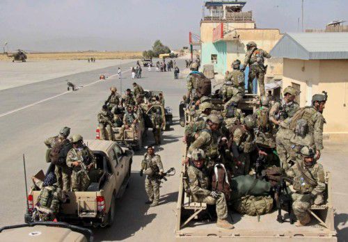 Afghanische Soldaten treffen zum Kampf in Kundus ein: Sie konnten die radikalen Taliban bis Mittwochnacht nicht zurückdrängen.