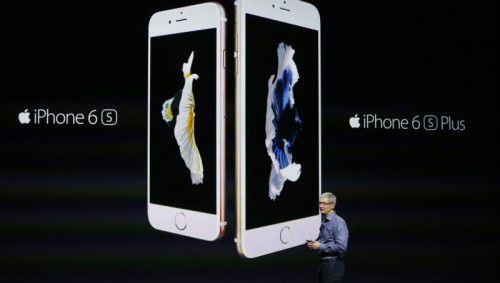 Apple-Boss Tim Cook stellt die neuen iPhone-Modelle vor.