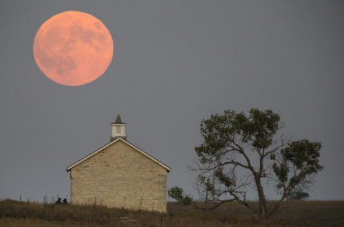 Auch in Teilen Nordamerikas war der Supermond gut zu sehen. Dieses beeindruckende Bild entstand in Strong City, Kansas.