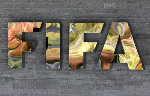 Augen zu und durch: Die Machtzentrale des Weltverbandes in Zürich war wieder im Visier der Ermittler im FIFA-Skandal.