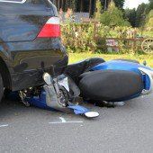 Mopedlenkerin schwer verletzt