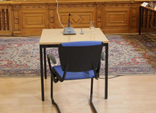 Der Angeklagte durfte den Stuhl in der Mitte des Gerichtsaals erhobenen Hauptes verlassen. Er bekam keine Strafe.