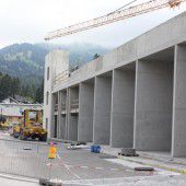 Vorplatz bei Feuerwehrhaus ist asphaltiert