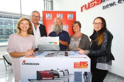 Die Hauptgewinner holten ihre Preise bei Russmedia in Schwarzach ab.