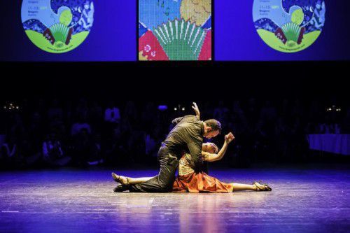 Eine Inszenierung, die den Tango umarmt, und das, was Inklusion bedeutet.