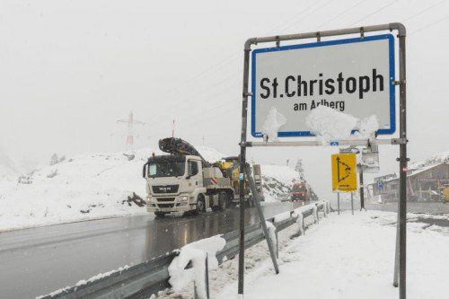 Erster Schnee am Arlberg sorgte zeitweise für Behinderungen.