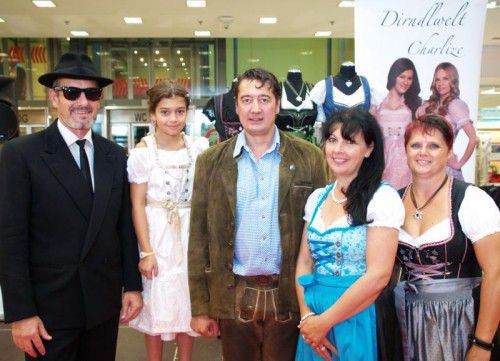 Eventmanager Hartwig Ender, Geschäftsführer Dietmar und Helga Mostegl mit Tochter Ida Maria und Mitarbeiterin Ingrid Mathis.