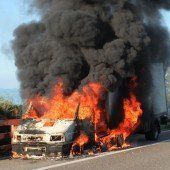 Lkw in Vollbrand