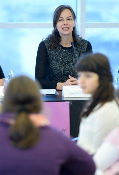 Karmasin präsentierte das Familien­monitoring.