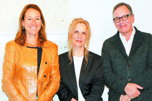 Kulturstadträtin Judith Reichart, Kuratorin Sabine Winkler, Kulturamtsleiter Wolfgang Fetz (v. l.).