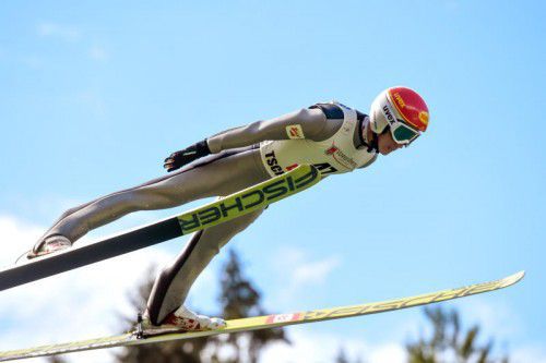 Mario Seidl, nach dem Springen Zweiter, rettete im Laufen seinen Podestplatz.