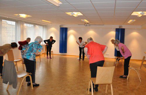 Wer den Körper mit Training fit hält, kann im Alter Verletzungen ver­meiden.