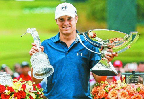 Zwei Trophäen und den Zehn-Millionen-Dollar-Jackpot mit nach Hause genommen: Jordan Spieth.