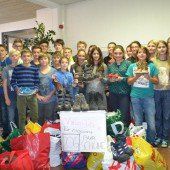 Altach: Schüler spenden Schuhe  für Flüchtlinge