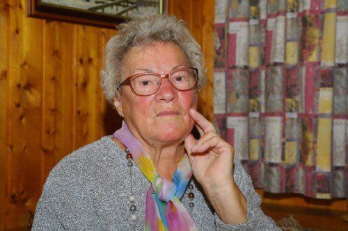 Anna Amann darf nicht ins Haus ihres Bruders.