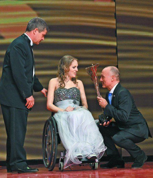 Bewegender Auftritt von Kira Grünberg, für die es von Minister Gerald Klug einen Spezialpreis gab.