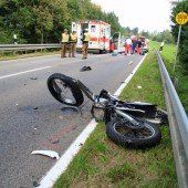 Junge Bikerin bei Unfall mit Pkw schwer verletzt