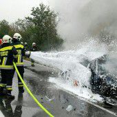 Auto ging in Flammen auf