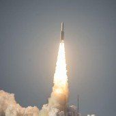 Zwei neue  Satelliten im All