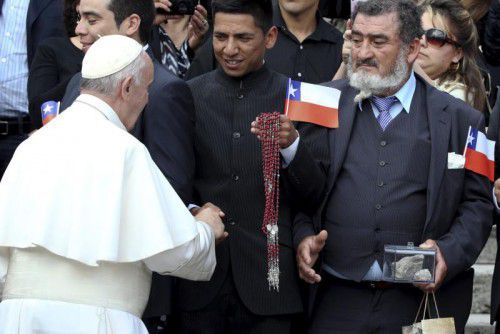 Die vor fünf Jahren geretteten chilenischen Bergleute begrüßten den Papst bei einer Generalaudienz auf dem Petersplatz.