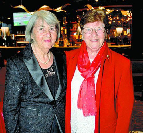 Editha Schweitzer (l.) mit Erika Ammann.