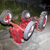Mit Traktor überschlagen