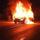 Technischer Defekt setzt Auto in Brand