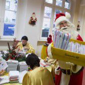 Beim Weihnachtsmann stapeln sich die Briefe